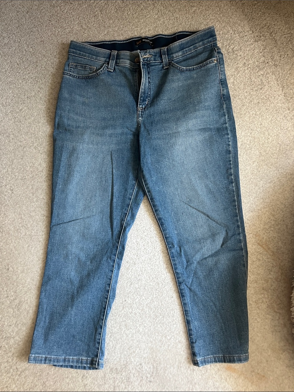 Lee Regular Fit Mid-Rise Light Blue Denim Capri Jeans - Flex motion size 10